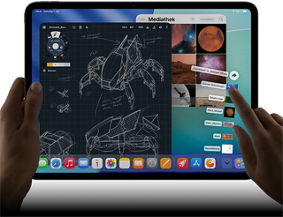 iPad Pro, Farbe Space Schwarz, die linke Hand einer Person hält das Gerät, die rechte Hand passt mit Gesten mehrere geöffnete App Fenster an, darunter eine Zeichenapp mit Skizzen von mechanischen Designs, eine Fotomediathek mit Planeten und Weltraumbildern und Dateien im Download-Ordner, die nach oben hin aufgefächert werden