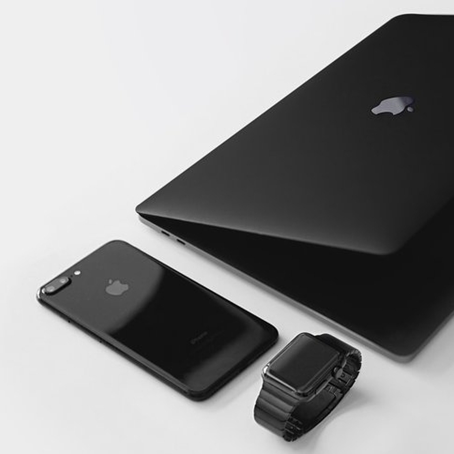 macbook-ipone-schwarz-the-task-apple-experte-muenchen-west-pasing